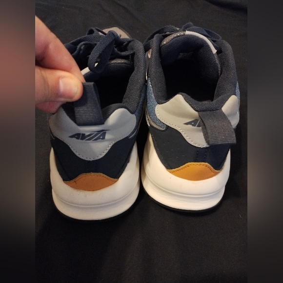 Men's AVIA Size 12 Cantilever Running Non Marking Athletic Shoes. Gently worn - Picture 3 of 5